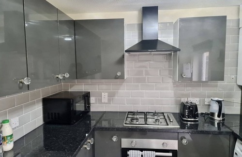 Thamesmead Maison | London - Sleeps 4 - Parking - Garden - Petfriendly