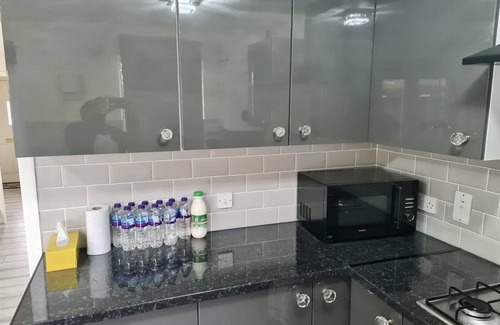 Thamesmead Maison | London - Sleeps 4 - Parking - Garden - Petfriendly