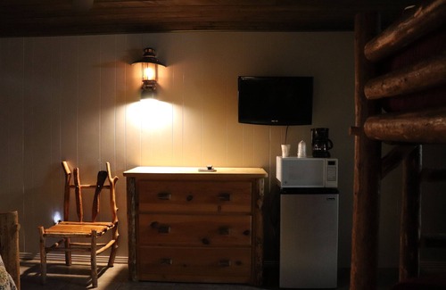 Cougar Autre | Lone Fir Resort