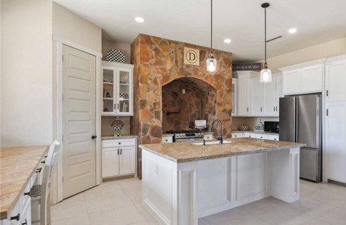 Hargill Villa | Lone Star Luxury Ranch - 4-Bed, 3-Bath, Swimming Pool, Grill, Washer/Dryer, WiFi