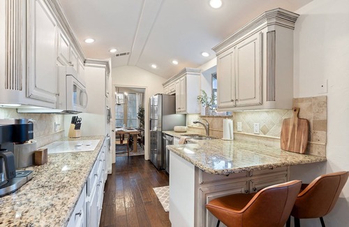 North Central Carrollton Maison | Lone Star Retreat - Game Room - Pool - Spa