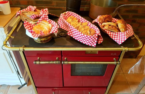 Chateaubourg Lit Et Petit-Déjeuner | Longère (130m²) au calme de la campagne: 5 chambres, grande cuisine, jardin.