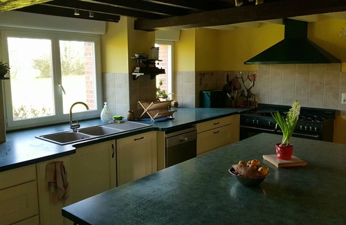 Chateaubourg Lit Et Petit-Déjeuner | Longère (130m²) au calme de la campagne: 5 chambres, grande cuisine, jardin.