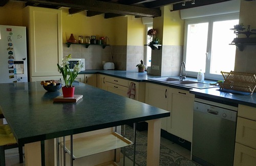 Chateaubourg Lit Et Petit-Déjeuner | Longère (130m²) au calme de la campagne: 5 chambres, grande cuisine, jardin.