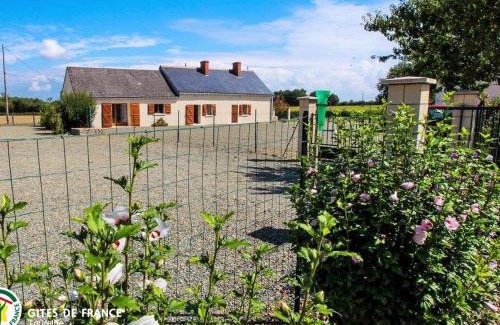 Saint-Laurent-de-Lin Maison | Longère authentique avec jardin privé, près des Châteaux de la Loire, idéale pour familles et nature - FR-1-381-501