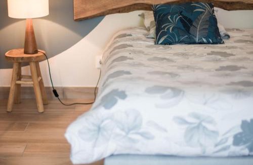 Saint-Leonard-des-Bois Maison | Longère rénovée avec charme, 5 chambres, grand jardin, proche du village, idéale pour 15 pers. - FR-1-410-355
