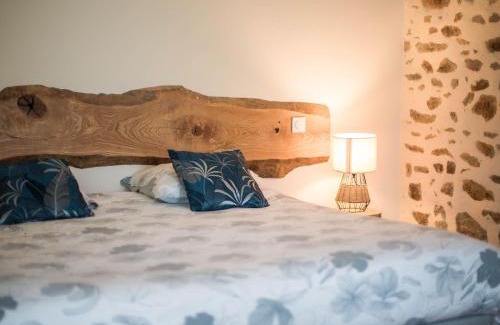 Saint-Leonard-des-Bois Maison | Longère rénovée avec charme, 5 chambres, grand jardin, proche du village, idéale pour 15 pers. - FR-1-410-355