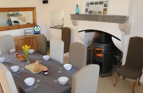 Echassieres Maison | Longère rénovée avec piscine privée, Wi-Fi et climatisation - FR-1-489-201