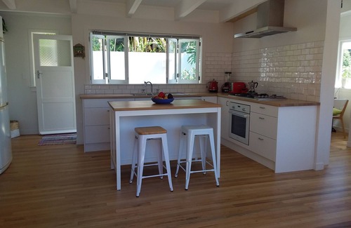 Coromandel Maison | Peaceful, Clean Bach. Close to Beach-Boat Ramp-Walks. Internet/Sky/Pet Friendly.