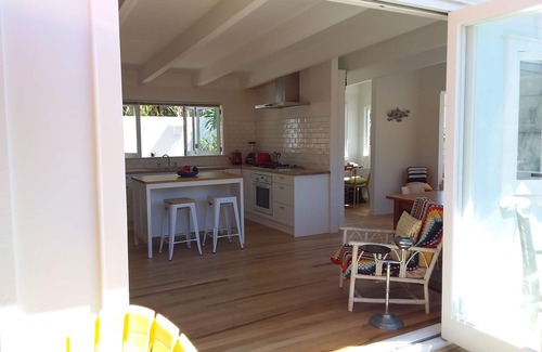 Coromandel Maison | Peaceful, Clean Bach. Close to Beach-Boat Ramp-Walks. Internet/Sky/Pet Friendly.