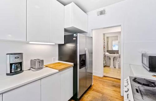 Alamitos Beach Copropriété | Modern Beach Living 2BR Condo - 1 Block to Beach!