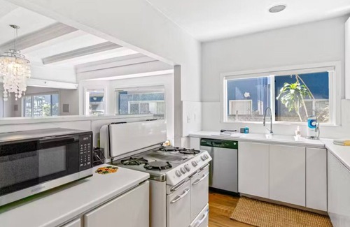 Alamitos Beach Copropriété | Modern Beach Living 2BR Condo - 1 Block to Beach!