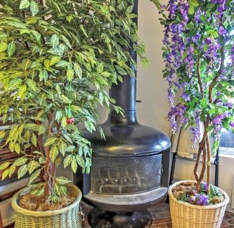 South Wrigley Appartement | Long Beach Condo with Balcony about 2 Mi to Downtown!