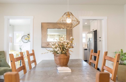 Bluff Heights Maison | Long Beach Craftsman House. Historic district house-centrally located