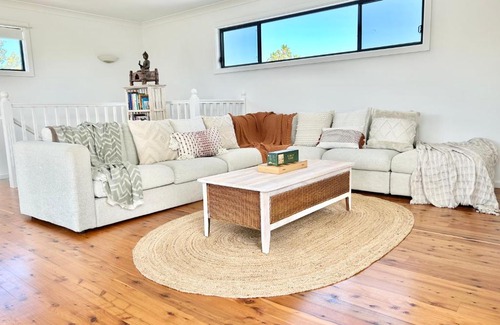 Long Jetty Maison | Long Jetty Lake House