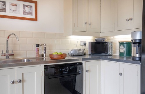 Copplestone Maison | Long Meadow Barn - sleeps 7 guests in 4 bedrooms