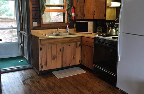 Croghan Cabine | LONG POND CABIN ENTOURÉ D'EAU avec une grande plage privée