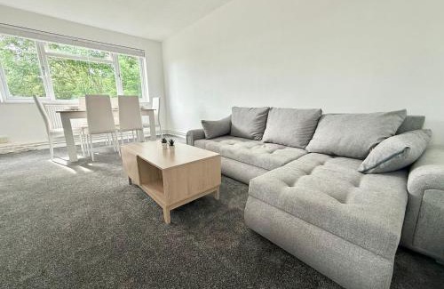 Cheshunt Appartement | Long Term Comfort - 2BR Haven