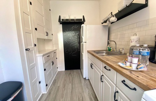 Detroit Appartement | Long-Term Haven Ideal for Nurses & Travelers