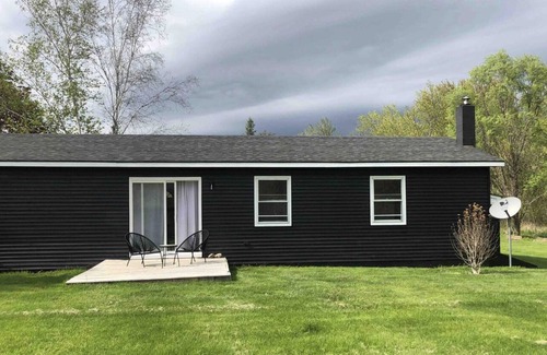 Hudson Maison | Long term or short term furnished peppercorn cottage!