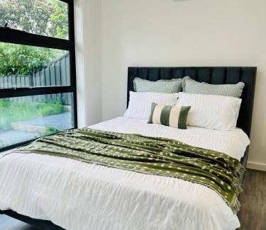 Preston Appartement | Long-Term Stays-2BR Townhouse on Bell Street, Preston, Central & Near Tram, pets welcome
