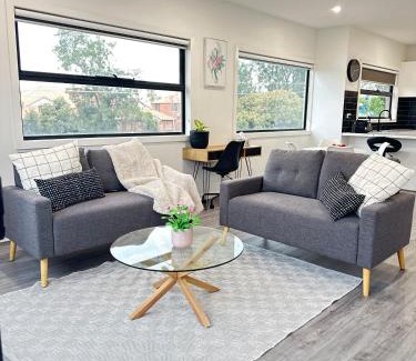 Preston Appartement | Long-Term Stays-2BR Townhouse on Bell Street, Preston, Central & Near Tram, pets welcome
