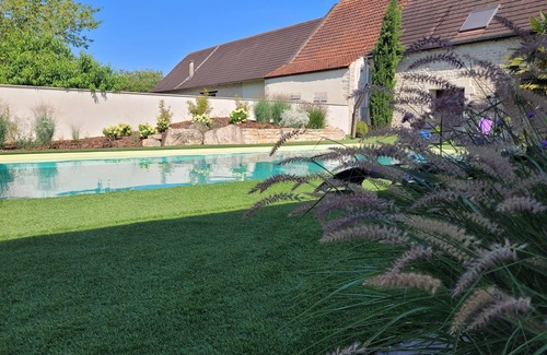 Marnay Maison | Longère with swimming pool, ideal for 5 couples with 8 children/teenagers.