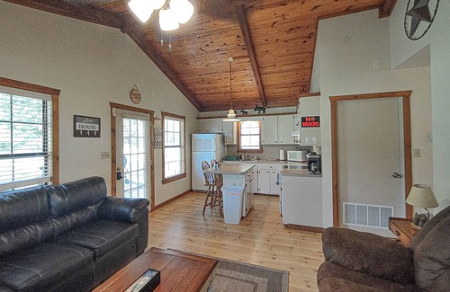 Edom Maison | Longhorn Lake House - Arcridgeranchresort.com