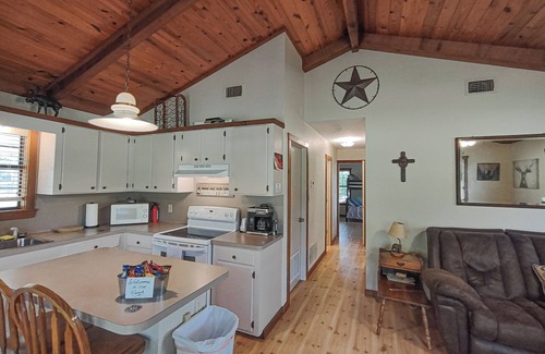 Edom Maison | Longhorn Lake House - Arcridgeranchresort.com