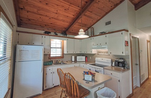 Edom Maison | Longhorn Lake House - Arcridgeranchresort.com