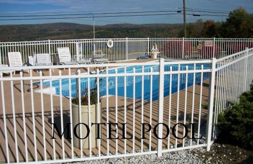 Town of Reading Hôtel | Longhouse Lodge Motel