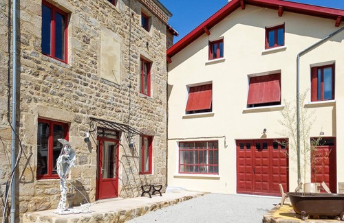 Rozier-Cotes-d'Aurec Maison | Look forward to the vacation in the cottage surrounded by beautiful nature.