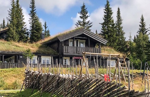 Svingvoll Maison | Look forward to a relaxing and unforgettable vacation in this large and cozy cottage.