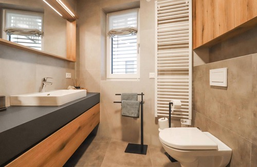 Sattendorf Appartement | Look forward to a vacation near the lake in this inviting vacation rental.