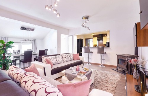 Kraljevec Sesvetski Maison | Look forward to a versatile vacation in this vacation home.