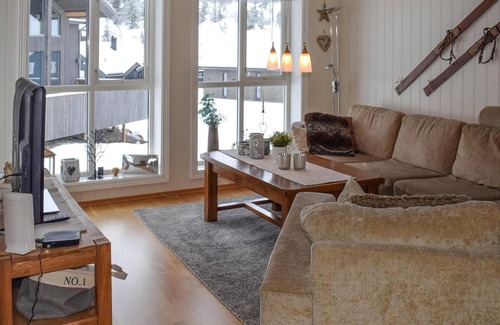 Gautefall Maison | Look forward to family time together in this spacious vacation home with top equipment.