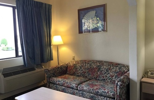 Cabot Station Balnéaire | Look No More! Free Breakfast & Parking, Outdoor Pool, Minutes to Allman Park