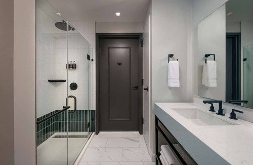 North Capitol Street Hôtel | Look No More! TWO Spacious and Modern Units with City View, Pets are Allowed!
