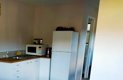 Stokes Valley Appartement | Looking for a peaceful retreat visit our Self-contained studio with own entrance