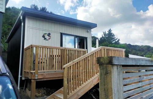 Stokes Valley Appartement | Looking for a peaceful retreat visit our Self-contained studio with own entrance