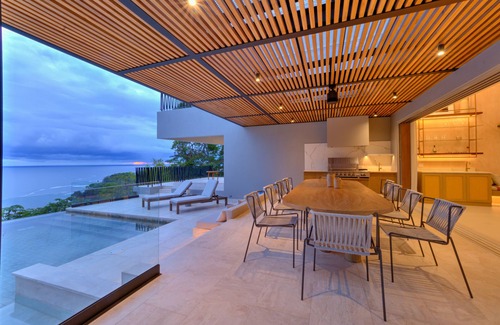 Papagayo Peninsula Villa | Looking for a spring break destination? Casa Tres Monos is waiting for you