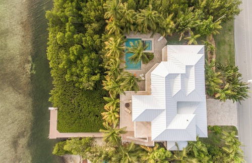 Cutthroat Harbor Estates Maison | Looking for the ultimate Keys Vacation here it is 4 bedroom 3.5 Bath Pool Home