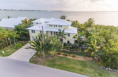 Cutthroat Harbor Estates Maison | Looking for the ultimate Keys Vacation here it is 4 bedroom 3.5 Bath Pool Home