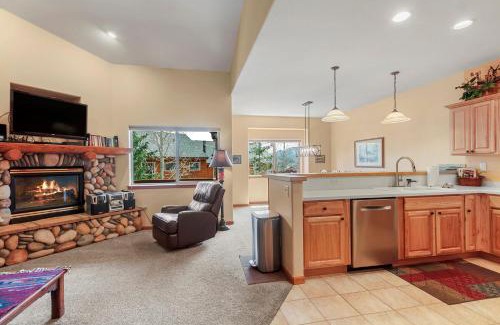 Dillon Maison | Lookout Ridge 45 by Great Western Lodging