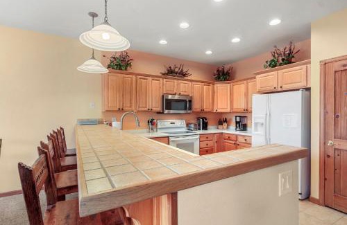 Dillon Maison | Lookout Ridge 45 by Great Western Lodging
