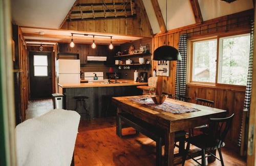 Comstock Maison | Belle cabine mise à jour du lac de 3 chambres - bienvenue au loon lodge!