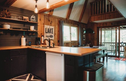 Comstock Maison | Belle cabine mise à jour du lac de 3 chambres - bienvenue au loon lodge!