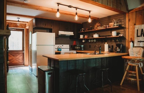 Comstock Maison | Belle cabine mise à jour du lac de 3 chambres - bienvenue au loon lodge!