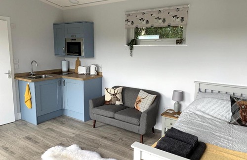 Connel Maison | Lora Cabin