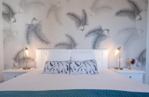 Albate Appartement | Lora feathers Suite, free parking, self check in,4